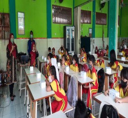 Tim PPM FIA Unitomo gelar Sosialisasi Penanggulangan dan Sekolah Tangguh Bencana pada Siswa SDN Buncitan