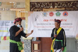 Mahasiswa KKN Kelompok Desa Cemandi Sisipkan Edukasi Mitigasi Bencana dalam Kesenian Reog Cemandi