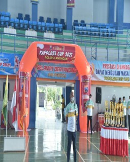 Pimpin Upacara Pembukaan Turnamen Bulu Tangkis Dan Bola Voli, Kapolres Lamongan : Junjung Tinggi Sportivitas