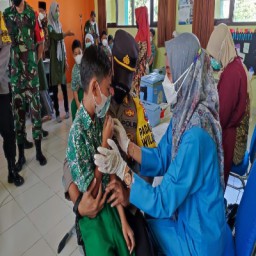 Kapolsek Mulyorejo Pantau Vaksinasi Untuk Anak Usia 6 Hingga 11 Tahun