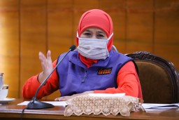 Gubernur Jawa Timur Khofifah Berpesan Jangan Panik, Terus Perketat Protokol Kesehatan dan Percepat Vaksinasi