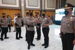 Kapolda Jatim Pimpin Upacara Kenaikan Pangkat 4008 Personel Polda Jatim