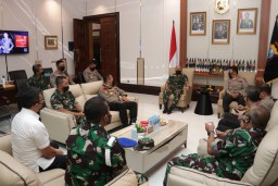 Tingkatkan Sinergitas TNI-Polri, Kapolda Jatim Menyambut Kunjungan Kehormatan Pangdam V Brawijaya