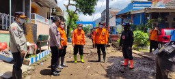 Kapolres Jember Tinjau Langsung dan tangani Korban Banjir