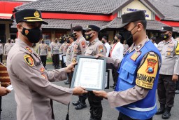 Kapolres Jember Berikan Reward dan Punishment Kepada Anggota Polres dan Polsek Jajaran