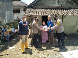 Polsek Pagak Gandeng Komunitas Sumakul Bersatu Bedah Rumah Warga Kurang Mampu