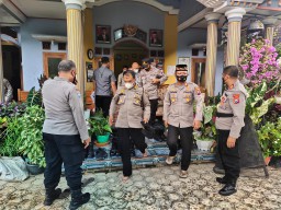 Jalin Sinergitas Ulama dan Umaro, Kapolres Magetan Silaturahmi Dengan KH. Hunaini (Mbah Unen) Pengasuh Ponpes Salafiyah Handurusiyyah Parang