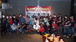 Perkuat Sinergitas, Polisi Ngopi Bareng Media Piramida Sidoarjo