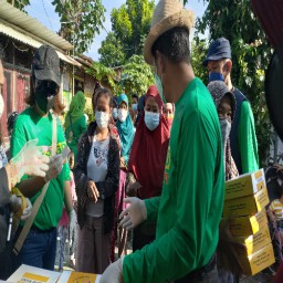 Warga Keputih Surabaya Antusias Kehadiran Sego Rongewu Wilayahnya