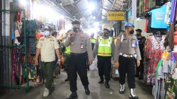 Antisipasi Omicron, Polres Tuban Gelar Pamor Keris Gabungan Sasar Tempat Keramaian