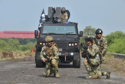 Disematkan Brevet “Manusia Katak”,Pangkoarmada II Resmi Jadi Warga Kehormatan Kopaska