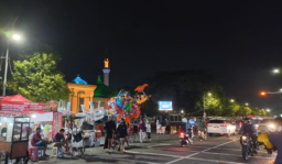 DPRD Kota Surabaya Menerima Keluhan Tentang PKL di Masjid Al Akbar