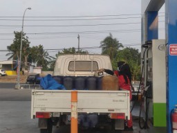 Pertamina Larang Konsumen Beli Pertalite Pakai Jeriken Atau Drum