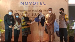 Warga Taman Sidoarjo Menang Undian Ramadan Nusantara Diselenggarakan Novotel Samator Surabaya