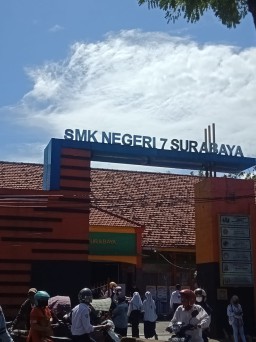 Diduga Sekolah SMKN7 Surabaya ada Pungutan Liar Terhadap Para Siswa