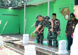 Danrem 084/Bhaskara Jaya Tinjau Cagar Budaya Cikal Bakal Pondok Pesantren Sono