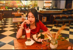 SAMBUT HARI KEMERDEKAAN, LUMINOR HOTEL JEMURSARI SURABAYA SAJIKAN MENU PEDJOEANG
