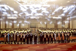 Lagi - lagi Unitomo Wisuda 643 Lulusan