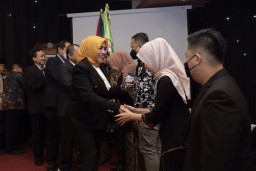 Unitomo Lantik 9 Dekan dan 18 Wakil Dekan Periode 2022-2026