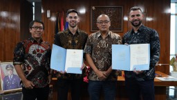 Datangi Ditjen AHU, Jordi Amat Maas dan Sandy Henny Walsh Ambil Keppres Pemberian WNI
