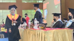 WISUDA-XXXII SARJANA TAHUN 2022 UNIVERSITAS WIDYA KARTIKA SURABAYA 17 Desember 2022