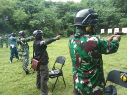 Asah Naluri Tempur, Prajurit Lanal Tegal Berlatih Menembak