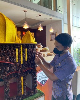 RAMADHAN ALA LUMINOR HOTEL JEMURSARI, ADA MINIATUR MASJID BUAH PINUS KERING