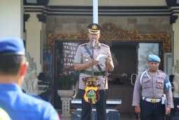 Kapolres Tabanan Pimpin Upacara Kenaikan Pangkat Pengabdian