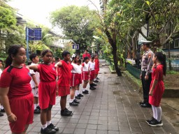 Polisi Dimana -Mana,Unit Kamsel Lakukan Edukasi ke Sekolah Dasar