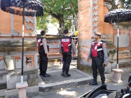 Pengamanan Persembahyangan Hari Saraswati di Bandara Ngurah Rai