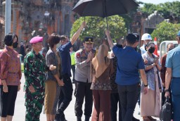 Kapolda Bali Mengantar Keberangkatan Wakil Presiden Republik Indonesia