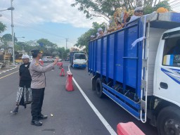 Kapolres Badung Turun Langsung Mengatur Arus Lalu Lintas