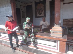Untuk Terciptanya Kehidupan Masyarakat yang Sehat, Babinsa Dajen Peken Koramil 1619-01/Kota Tergabung dalam Tim ODF dan STBM Verifikasi Desa*