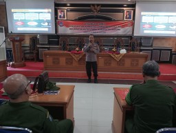 Iptu AA Sudyastika Sosialisasikan Wawasan Kebangsaan Kepada Linmas Desa Dalung