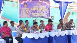 *Jumat Curhat, Kapolda Bali Dengarkan Isi Hati Para Nelayan Benoa*