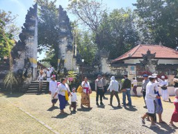 Polsek Densel Laksanakan Pengamanan Pujawali Pura Dalem Sakenan