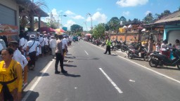 Patroli Polsek Rendang Jaga Kamtibmas Hari Raya Kuningan Atensi Tempat Keramaian Ayunan Desa Rendang
