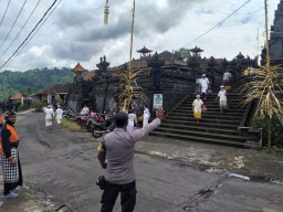 Pawas Polsek Pekutatan, Pantau Pengamanan Hari Raya Kuningan