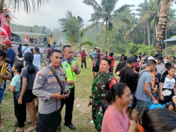Kolaborasi TNI - Polri Amankan Obyek Wisata Pantai Soka Saat Hari Raya Kuningan