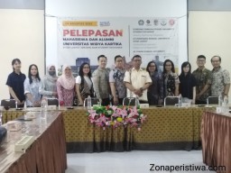 PELEPASAN 4 MAHASISWA WIDYA KARTIKA (UWIKA) DALAM PROGRAM STUDY LANJUT KE LUAR NEGRI