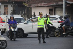 Kapolres AKBP Teguh Priyo Wasono, Urai Kemacetan di Simpang Lukluk