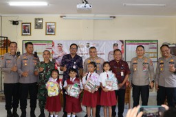 Biro SDM Polda Bali Mengunjungi Sekolah Dasar Dalam Rangka Polri Peduli Budaya Literasi