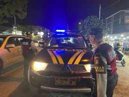 Tingkatkan Keamanan Wilayah Polsek Denpasar Barat Rutin Tampilkan Bluelight Patrol