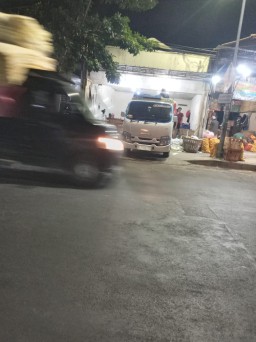 Trotoar Alih Fungsi Buat Jualan Pedagang Buah Di Pasar Tanjung Sari Surabaya