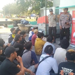 Polsek Benoa Lakukan Minggu Kasih Bersama Warga Komunitas Anak Buah Kapal ( ABK )
