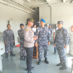 Kapolsek Benoa Attensi Kunjungan Panglima TNI Ke Pelabuhan Benoa.