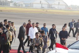 Kapolda Bali mendampingi Kapolri dan Panglima TNI Sambut Kedatangan Presiden RI di Pulau Bali