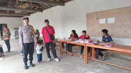 Polisi Banjar di Banjar Galih Turun Langsung Menyambangi Warganya di Jungutan Bebandem