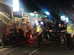 Hadir Ditengah Masyarakat, Bluelight Patrol Polsek Denbar Ciptakan Harkamtibmas Kondusif