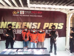 Satreskrim Polres Pelabuhan Tanjung Perak Sikat Tiga Terduga Tersangka Mengaku Anggota Polisi